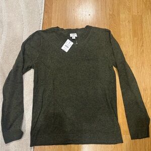 tags on women’s J.Crew green sweater